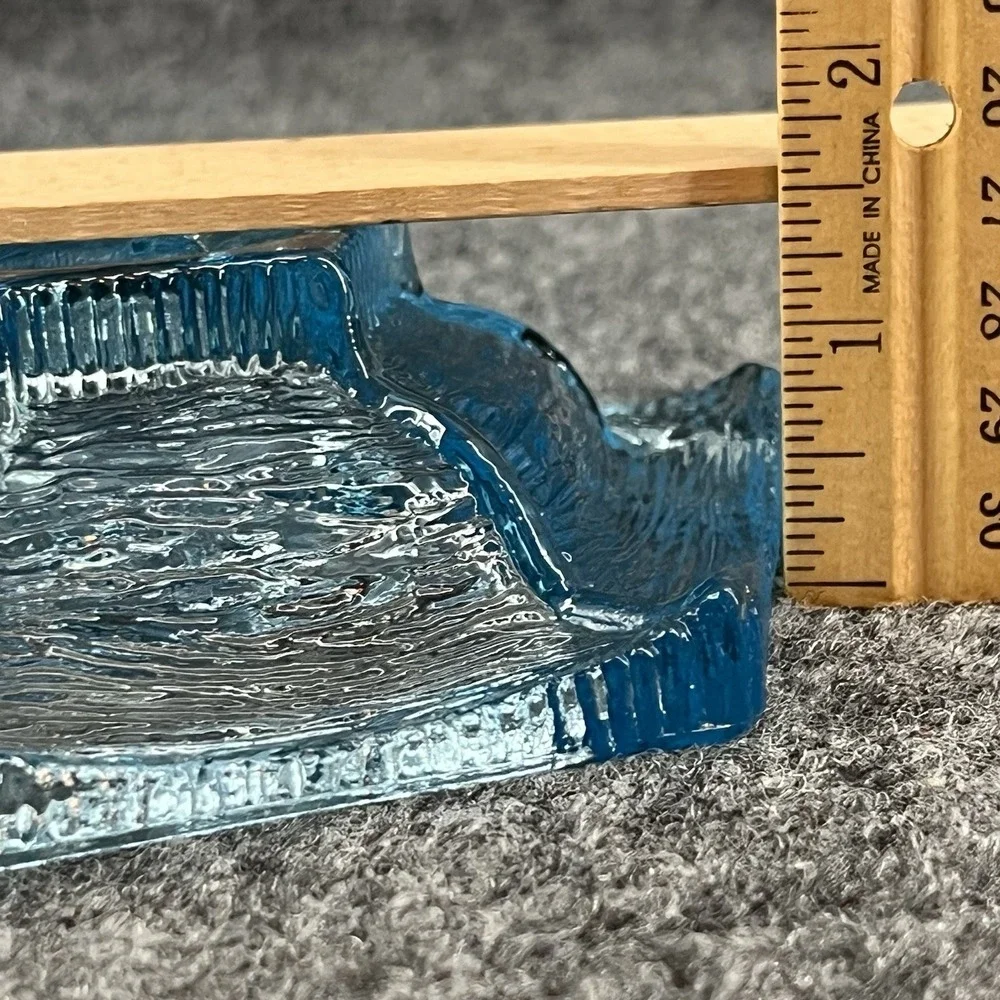 Vtg L.E. Smith Ice Blue Textured Pagoda Glass 6